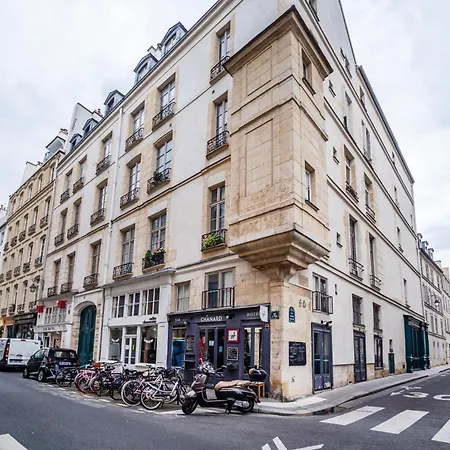 Marais Colors - A 750 M De La Place De La Bastille